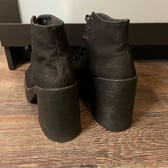 ASOS DESIGN Elevate lace up canvas boot in black - Picture 9 of 15